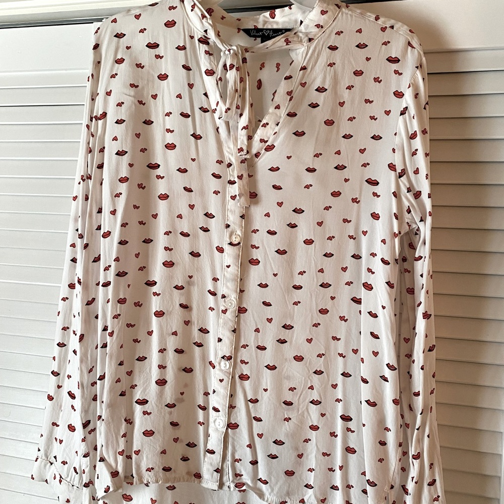 Lips 👄 blouse - long sleeve ! Super cute size small